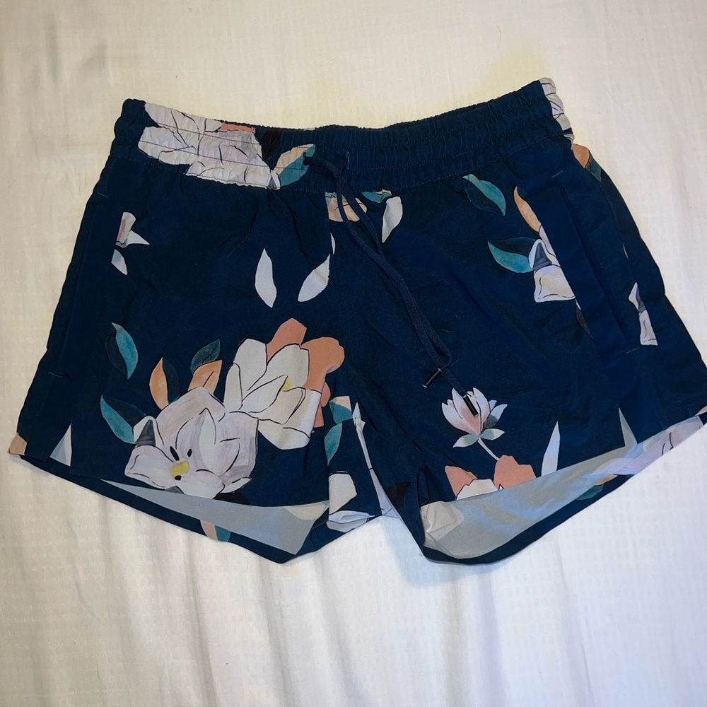 Athleta Navy Floral Women's Athletic Shorts